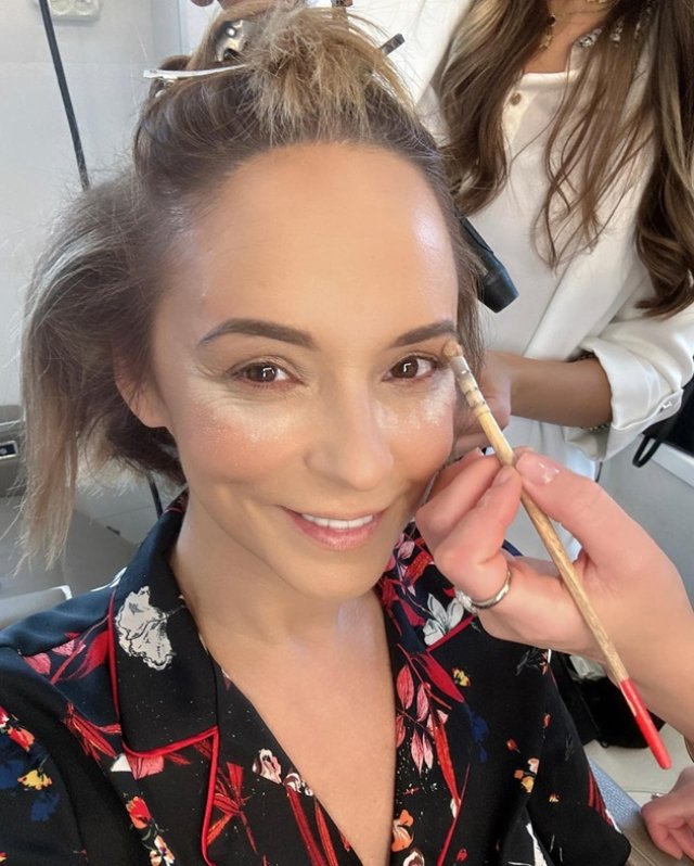 Cum arată Andreea Marin fără pic de machiaj. Nu se ferește să-și arate vârsta și nu este adepta operațiilor estetice. Postează des imagini în care apare fără machiaj