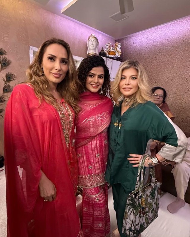 Loredana, vacanță exotică în India alături de fiica ei și Iulia Vântur. Oamenii au criticat-o din nou că și-a modificat exagerat pozele. Se încarcă energetic în India