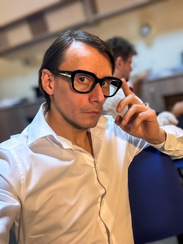Marius Manole, luat cu salvarea direct de la teatru. Actorul muncește până la epuizare. Este unul dintre cei mai iubiți actori contemporani
