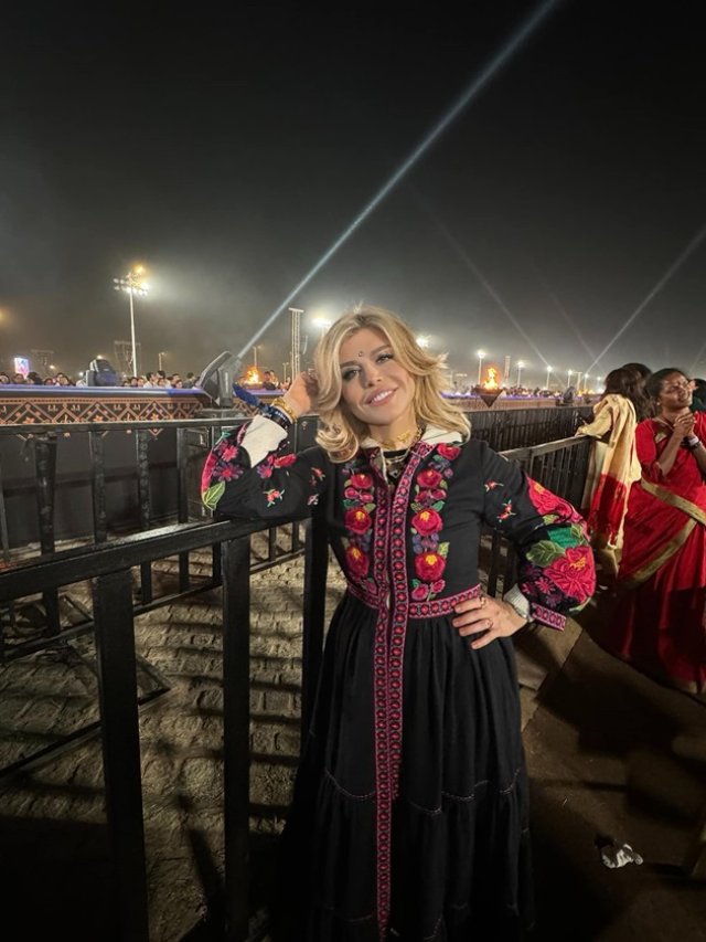 Loredana Groza confirmă relația Iuliei Vântur cu Salman Khan? Cum s-a fotografiat cu cei doi, chiar la ei acasă, în India. Urmăritorii au fost plăcut surprinși să-i vadă împreună