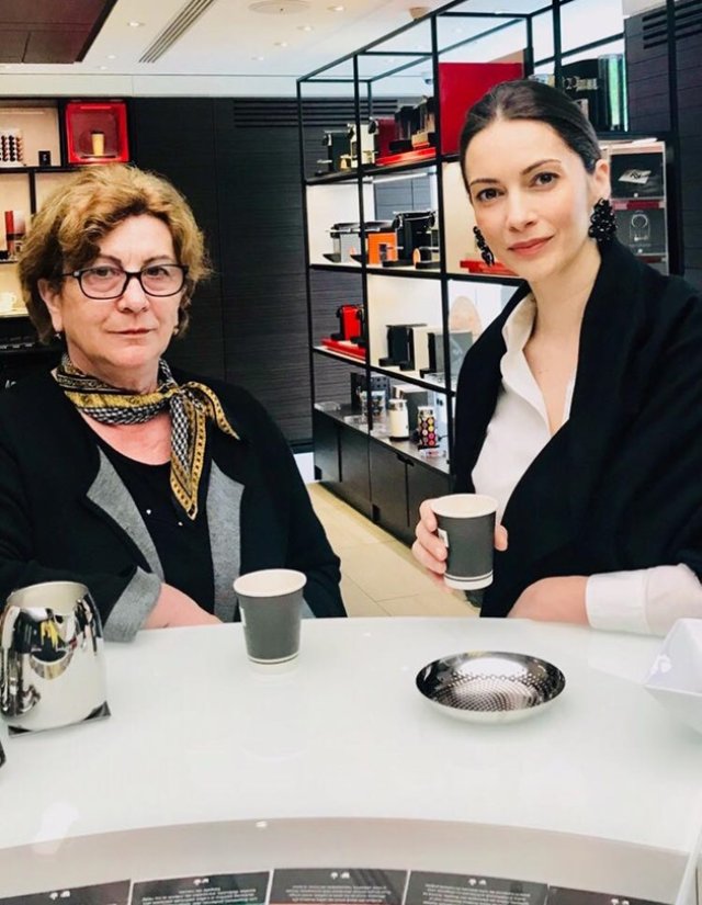 Așchia nu sare departe de trunchi! Cât de frumoasă era mama Andreei Berecleanu în tinerețe. Prezentatoarea TV le-a arătat urmăritorilor o imagine de familie
