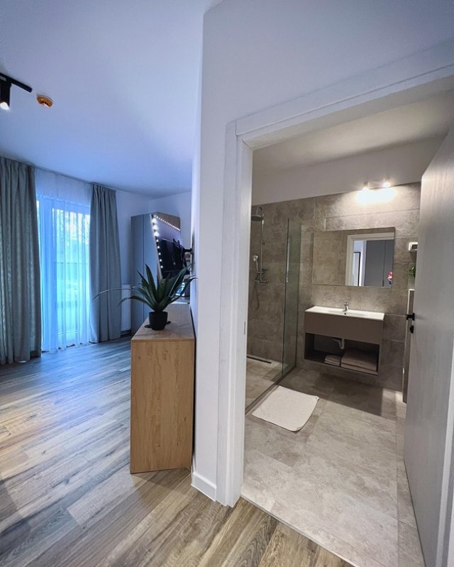 Cât costă o noapte de cazare la hotelul de lux al Andreei Bănică. A pregătit deja oferta pentru 1 mai 2025. Prețurile pornesc de la 300 de lei pe noapte