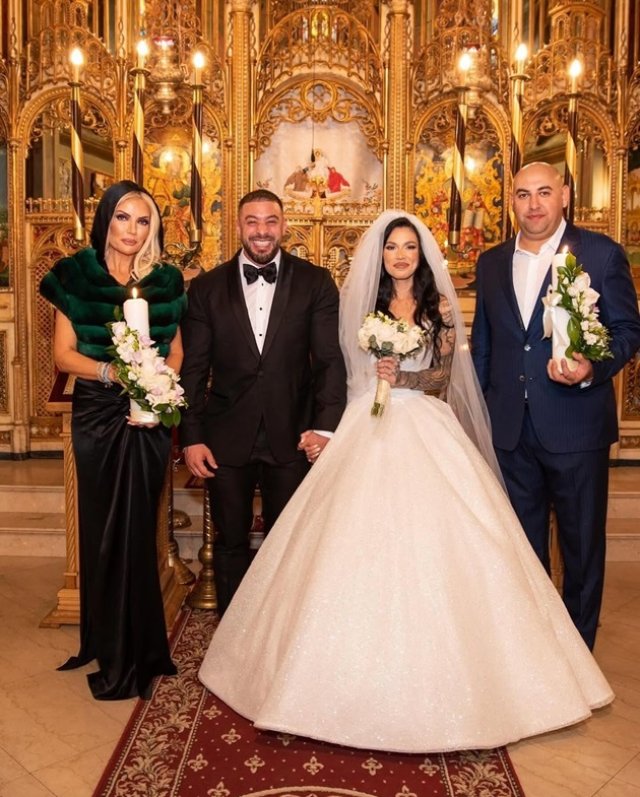 Legătura mai puțin cunoscută dintre Roxana Vancea și Laura Vicol. Cum au devenit cele două prietene. Politiciana și soțul ei au fost nașii de cununie ai vedetei