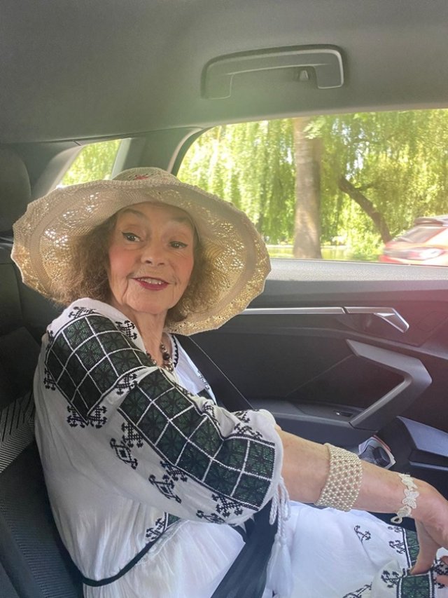 Marina Voica, apariție de senzație la 88 de ani. Locuiește singură în Breaza de mai bine de 20 de ani. Nu are operații estetice