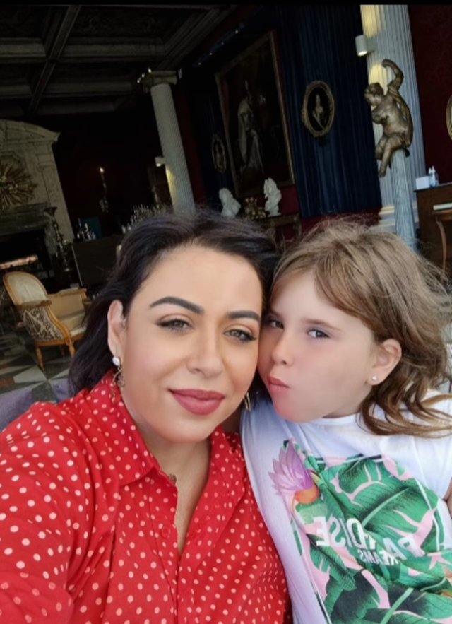 Fiica Oanei Roman a împlinit 11 ani. Isa este o adevărată domnișoară acum și deja își însoțește mama la evenimente. A dus-o în Egipt de ziua ei