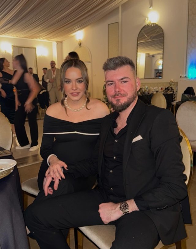 Mara Boglea, fiica Ralucăi Moianu, așa cum nu a mai fost văzută până acum. S-a postat în toată splendoarea ei de graviduță alături de soțul său la un eveniment
