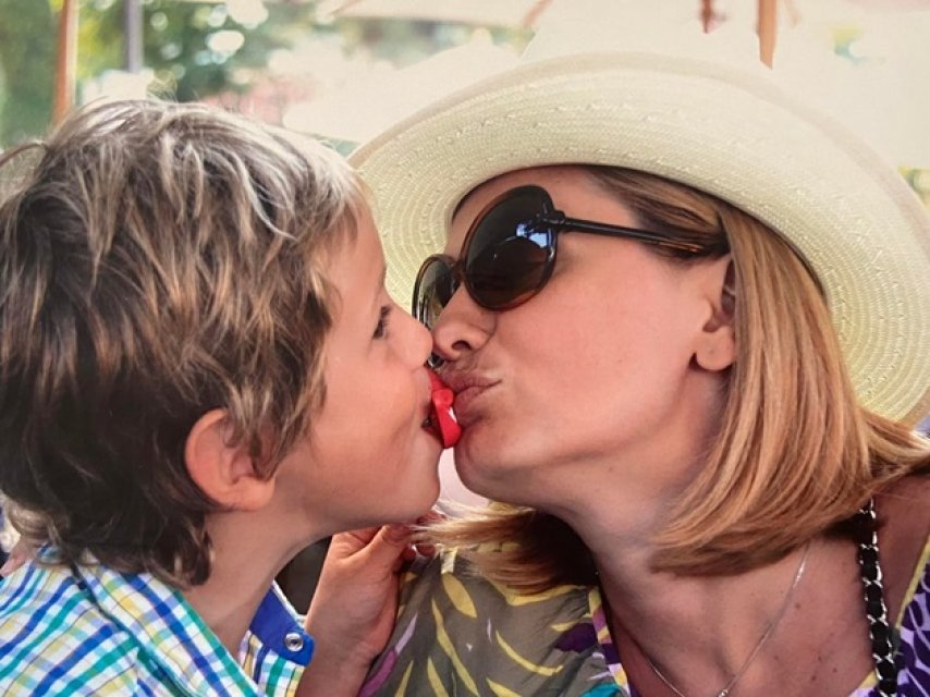 Ce relație specială este între Andreea Esca și fiul ei. Aris și-a surprins mama în cel mai dulce mod posibil de 8 martie, cum făcea când era mic