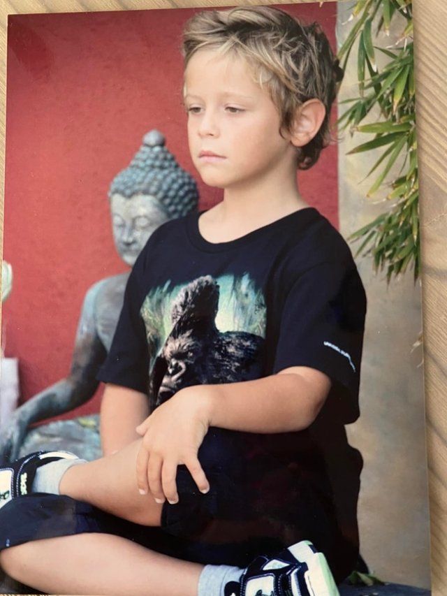 Ce relație specială este între Andreea Esca și fiul ei. Aris și-a surprins mama în cel mai dulce mod posibil de 8 martie. Urmăritorii din online au felicitat-o pentru cum l-a crescut