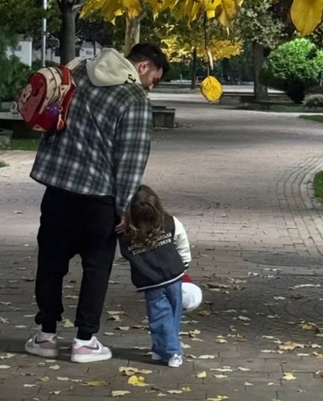 Smiley, copleșit de emoții la aniversarea fiicei sale. Josephine a împlinit 4 ani, iar artistul a postat un mesaj care a topit inimile fanilor. A publicat noi imagini cu micuța