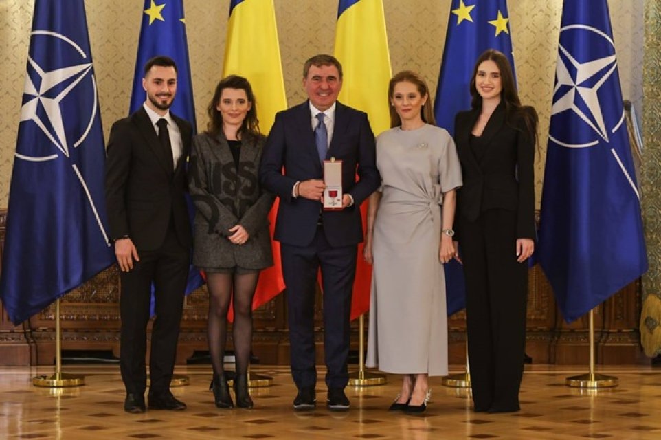 Gheorghe Hagi a fost decorat cu "Steaua României", cea mai înaltă distincție a țării, în grad de cavaler, după ce a împlinit 60 de ani