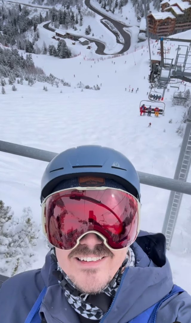 Elwira și Mihai Petre, mai îndrăgostiți ca oricând în vacanța lor de cuplu. Câți bani au scos din buzunar pentru locația de vis, la schi