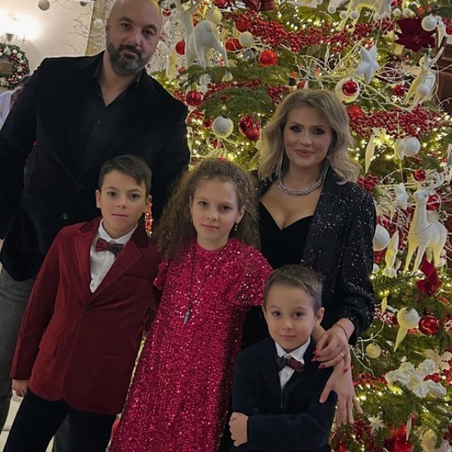 Ce s-a întâmplat de ziua Mirelei Vaida. Și-a petrecut aniversarea acasă, în sânul familiei!