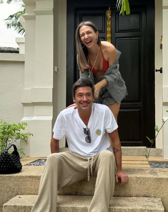 Dorul a fost prea mare! Adela Popescu și-a făcut bagajele și a plecat în Thailanda după Radu Vâlcan, care i-a cumpărat și ei biletul înainte de a pleca el la filmări