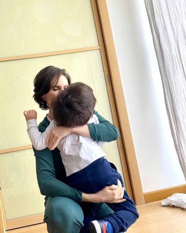 Ramona Bădescu, mărturisiri în lacrimi despre moartea tatălui ei. Părintele ei a plecat brusc la doar 5 luni după ce vedeta a născut