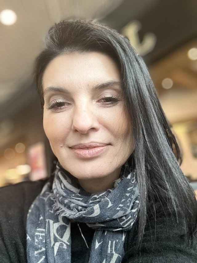 Vrea să fie președintele României, dar puțini știu detalii din trecutul Laviniei Șandru. Ce meserie are la bază. S-a făcut remarcată ca realizator de radio și TV