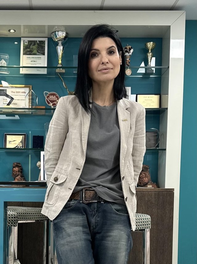 Vrea să fie președintele României, dar puțini știu detalii din trecutul Laviniei Șandru. Ce meserie are la bază. Este divorțată și are o fată cu fostul soț