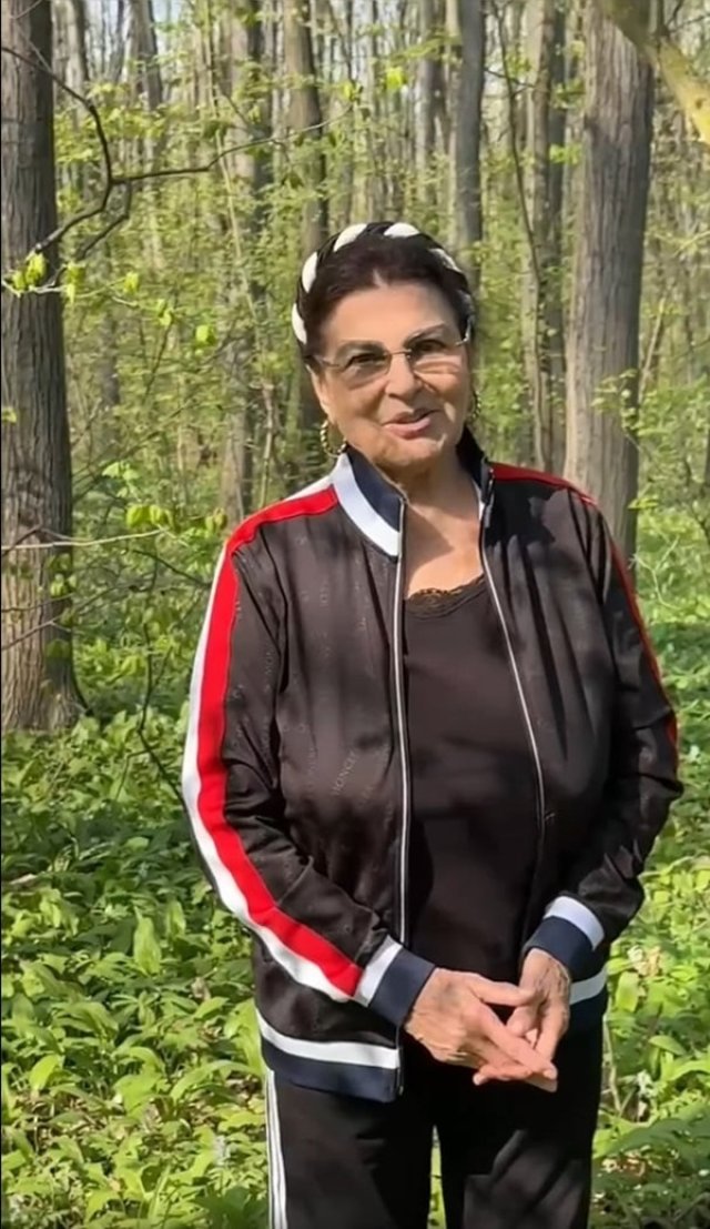 La cules de leurdă cu Irina Loghin. Ce stil de viață a adoptat artista pentru a arăta așa bine?