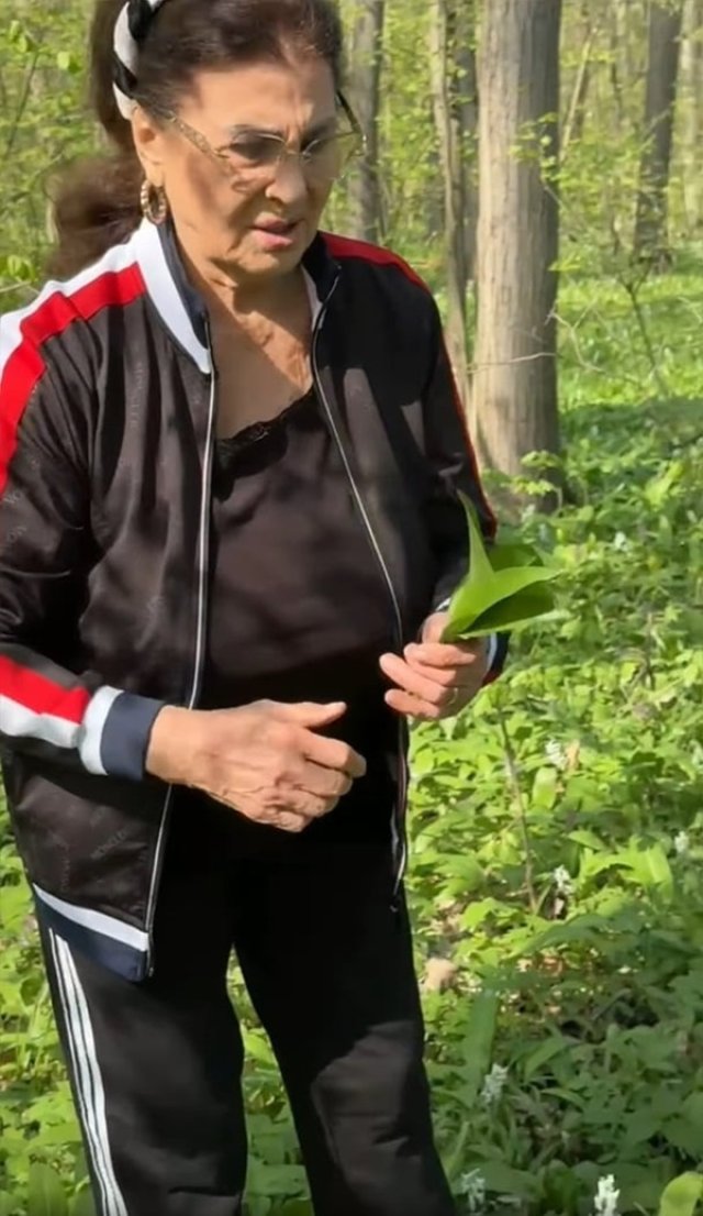 La cules de leurdă cu Irina Loghin. Dieta vegetariană o ajută să rămână în formă