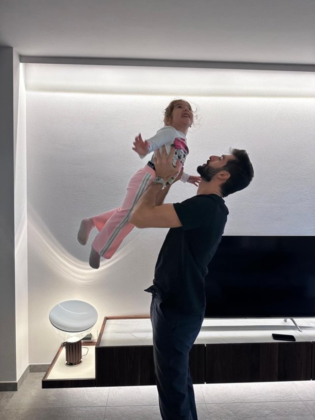 Chef Richard Abou Zaki este cel mai împlinit tătic. Ce frumoasă este fetița lui Carlotta, pe care ar vrea să o vadă mai des