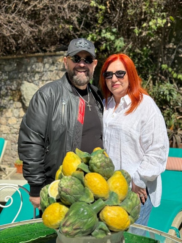Cine este Iulia, femeia care îi stă alături lui Piedone de 37 de ani. Ce spune șeful ANPC despre soția lui, cu care s-a căsătorit în 1988