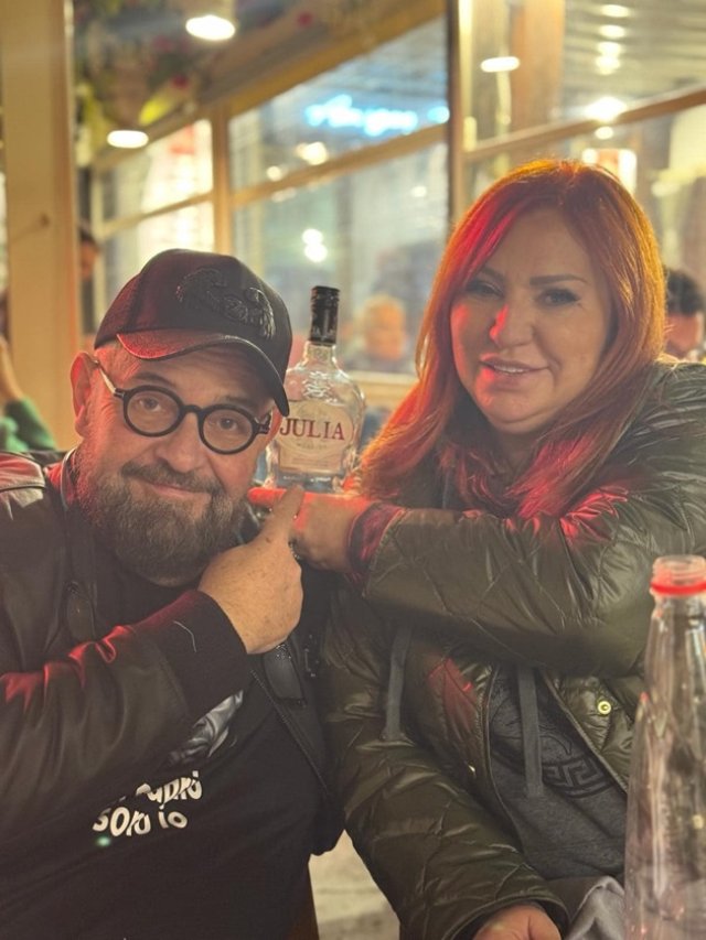 Cine este Iulia, femeia care îi stă alături lui Piedone de 37 de ani. Ce spune șeful ANPC despre soția lui, care stă lângă el de aproape patru decenii