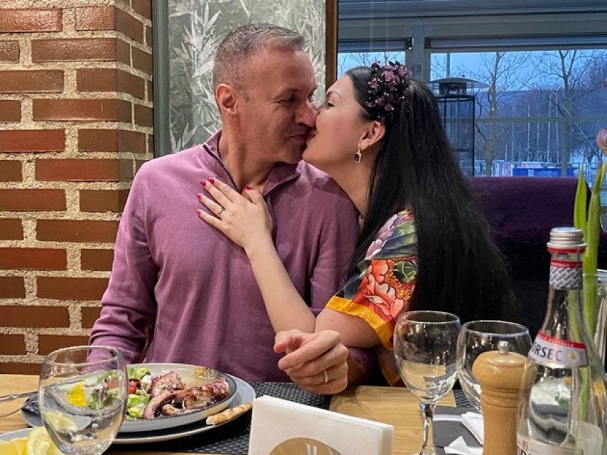 Alin Oprea, gest romantic pentru Medana la aniversarea de șase ani de relație. Ce surpriză i-a făcut artistul. Acesta a pus bazele unui grup artistic alături de alți cântăreți celebri