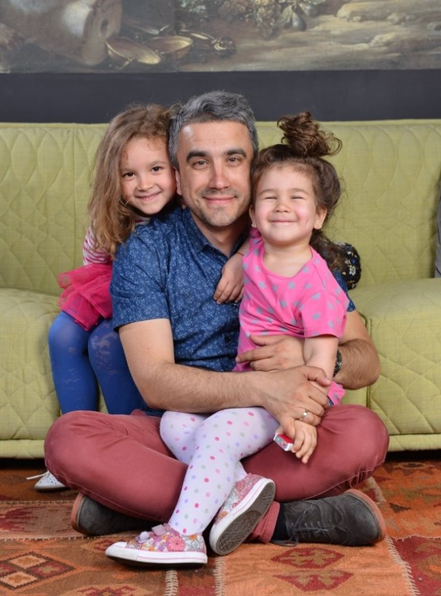 Încă un divorț secret care șochează scena mondenă. Zoli Toth a divorțat în urmă cu trei ani de mama fiicelor sale