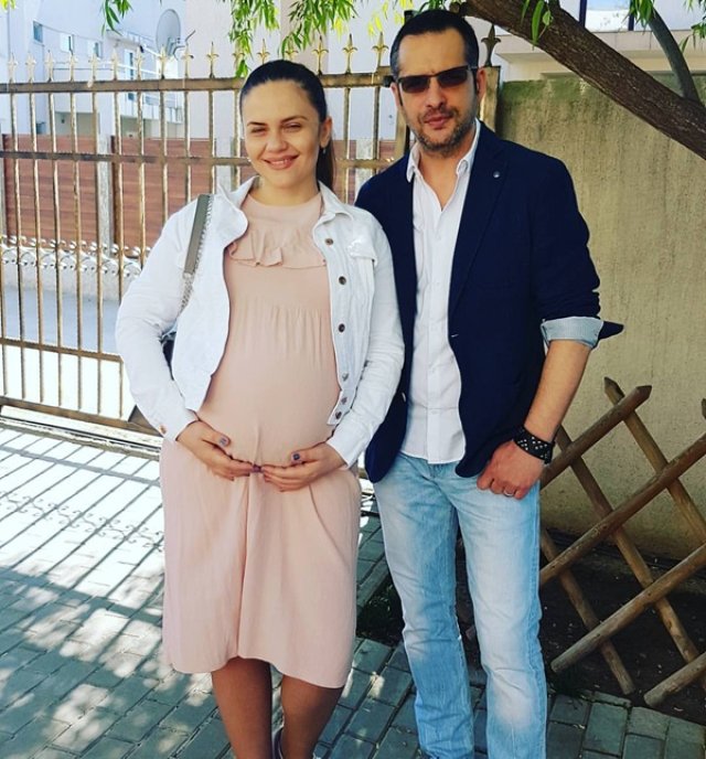 Cristina Șișcanu și Mădălin Ionescu aniversează de Sfântul Gheorghe 14 ani de la cununia civilă. Cei doi au o fiică pe nume Petra Alexandra