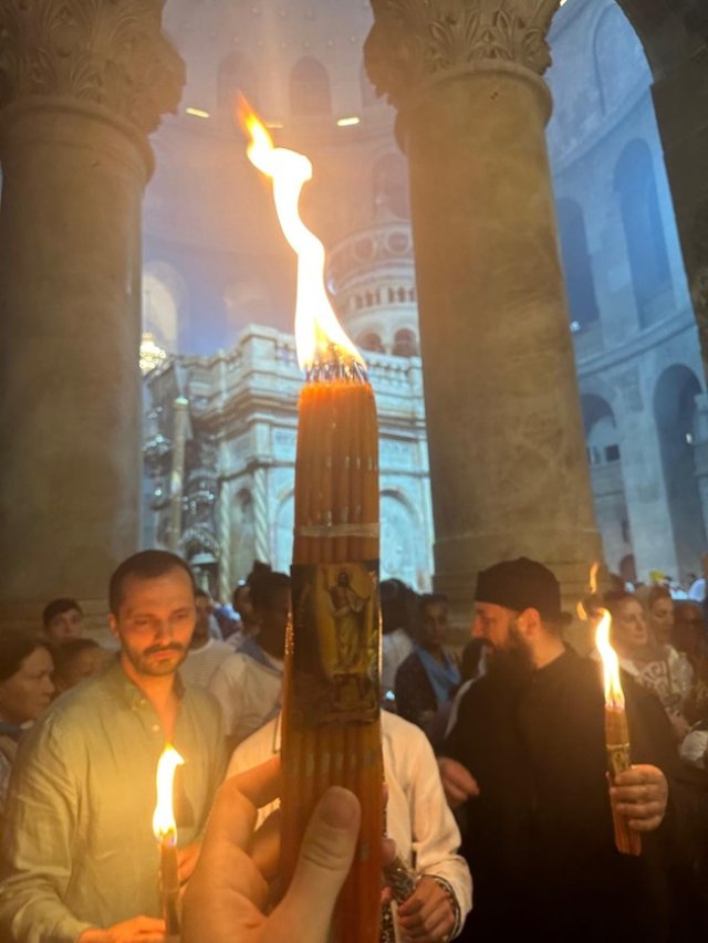Mioara Velicu a trăit un moment unic la Ierusalim. La 80 de ani, artista a mers pe jos pentru a vedea Lumina Sfântă. Mai fusese la Ierusalim, dar această experiență a fost unică