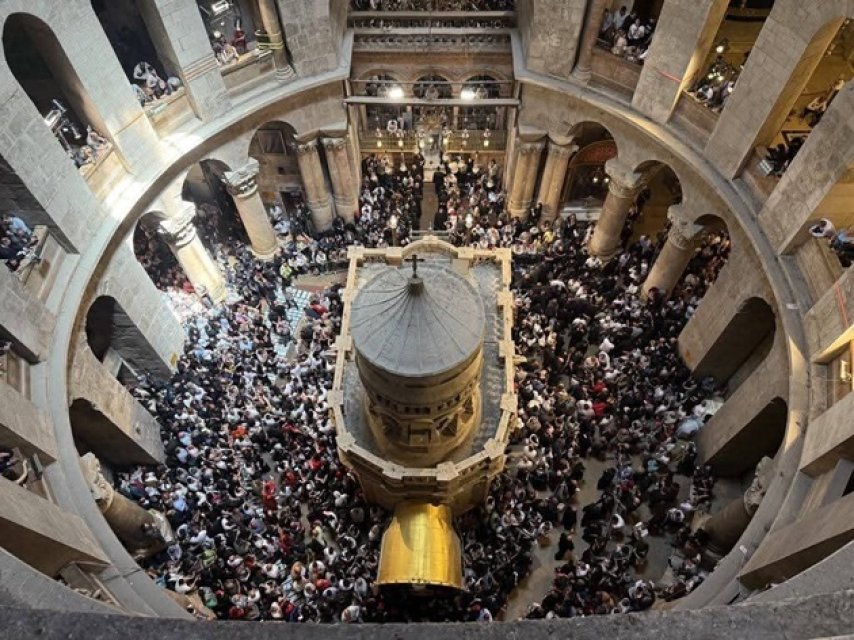 Mioara Velicu a trăit un moment unic la Ierusalim. La 80 de ani, artista a mers pe jos pentru a vedea Lumina Sfântă din cupola de la Mormântul Sfânt