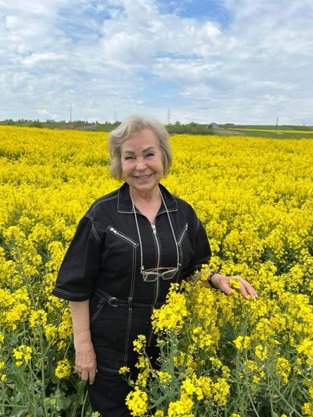 Mioara Velicu a trăit un moment unic la Ierusalim. La 80 de ani, artista a mers pe jos pentru a vedea Lumina Sfântă. Are o fiică și este bunică de fată