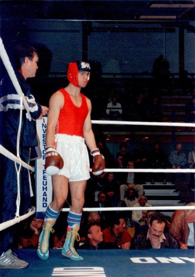 Fotografii rare din perioada de glorie a lui Mihai Leu. A fost primul român campion mondial la box profesionist. O accidentare la braț l-a făcut să-și încheie cariera