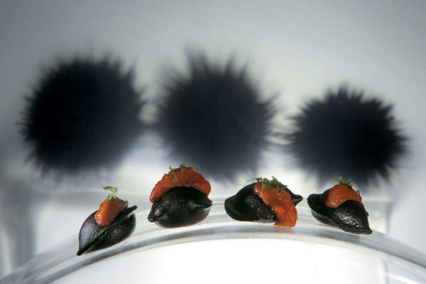 el bulli - malt flour and butter raviolo with sea urchins, in lime peel