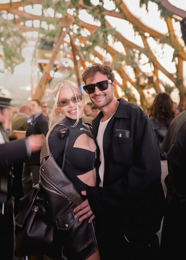 Primele imagini cu burtica de gravidă a lui Carmen Grebenișan. A anunțat că este însărcinată în patru luni la un an de la divorț. Are planuri serioase cu actualul iubit