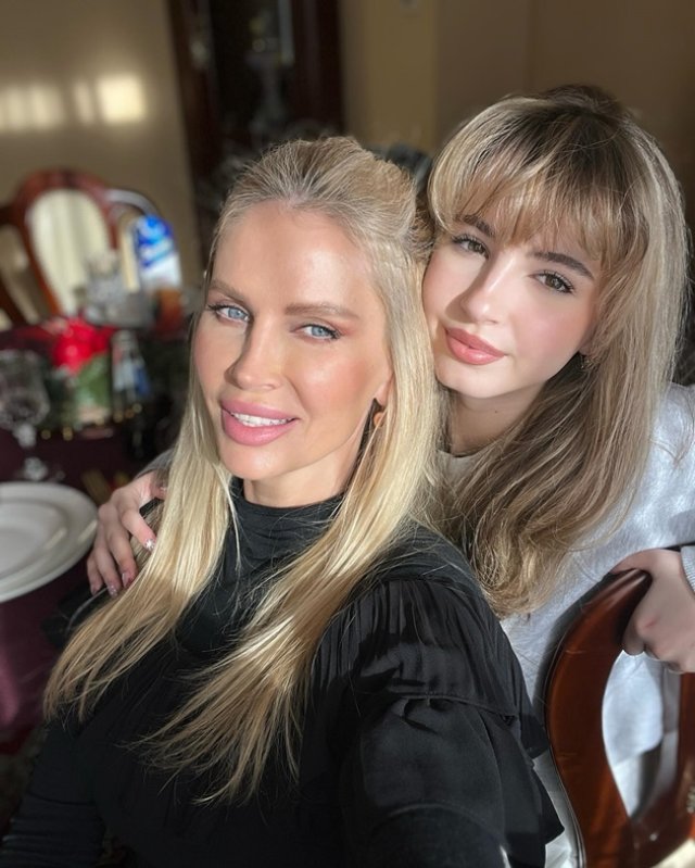 Andreea Bănică este cea mai mândră mamă. Sofia, superba ei fiică, a împlinit 16 ani. Cele două seamănă leit