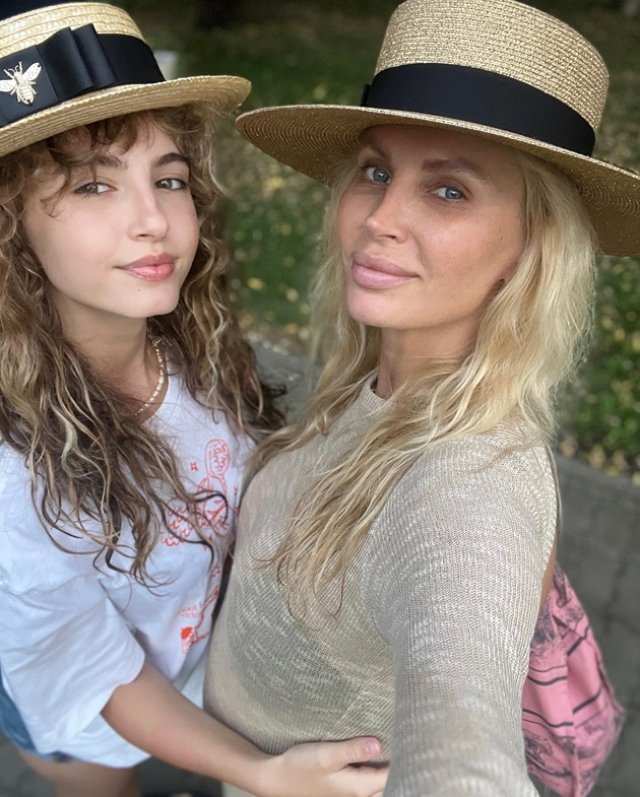 Andreea Bănică este cea mai mândră mamă. Sofia, superba ei fiică, a împlinit 16 ani. Au o relație mamă-fiică specială