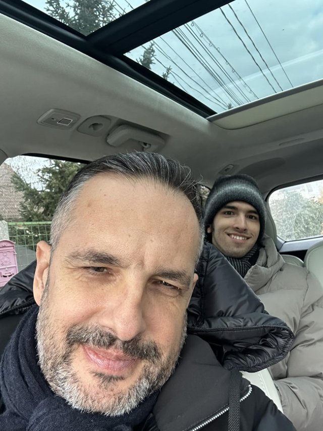 Mădălin Ionescu, cu sufletul pe masa virtuală. Ce scrisoare publică i-a adresat fiului său. "România nu e încă un loc pentru copiii ca tine, Filip.". A vrut să-i arate acestuia cât de mult îl iubește