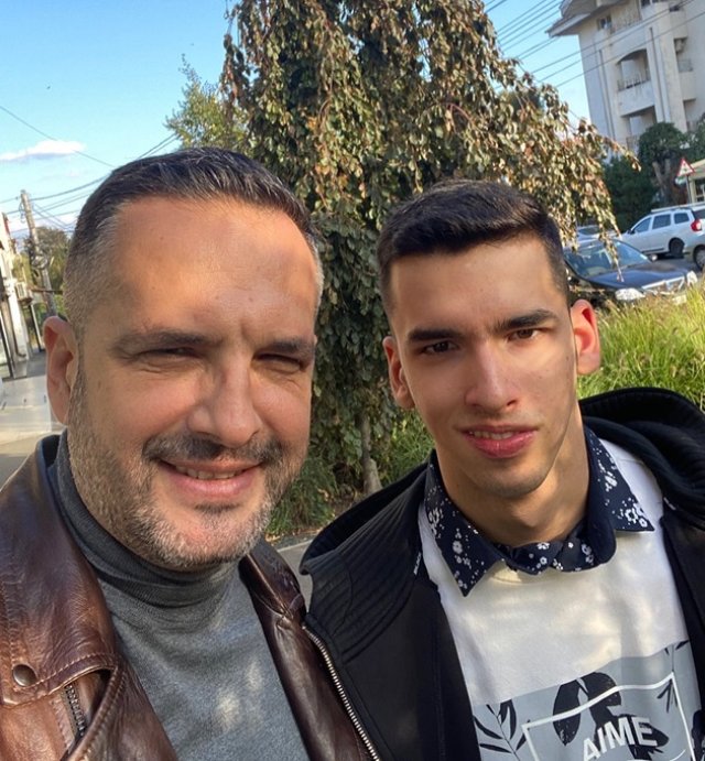 Mădălin Ionescu, cu sufletul pe masa virtuală. Ce scrisoare publică i-a adresat fiului său. "România nu e încă un loc pentru copiii ca tine, Filip.". Mezajul lui a emoționat zeci de mii de persoane
