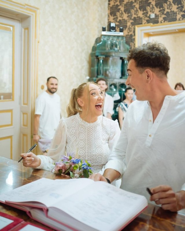Ilona Brezoianu este însărcinată, la numai un an de la nuntă. În vara anului trecut a făcut nunta