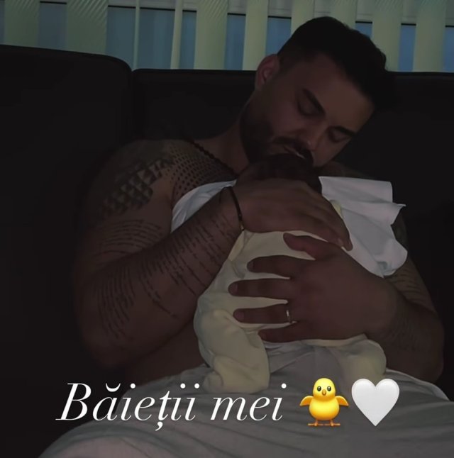 Primele imagini cu băiețelul lui Jador. A fost copleșit de emoție când l-a ținut în brațe. A fost nedezlipit de el din prima clipă în care l-a văzut