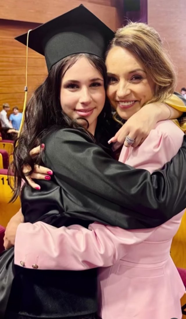 Andreea Marin și Ștefan Bănică, din nou împreună de dragul Violetei. Cum au apărut cei doi la ceremonia de absolvire a fiicei lor. Zâna Surprizelor a mărturisit pe rețelele sociale că este mândră de Violeta