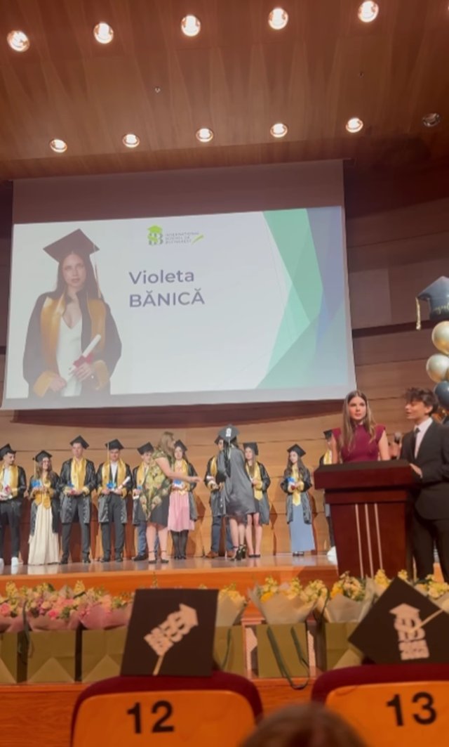 Andreea Marin și Ștefan Bănică, din nou împreună de dragul Violetei. Cum au apărut cei doi la ceremonia de absolvire a fiicei lor. Au fost lângă ea în ziua cea mare