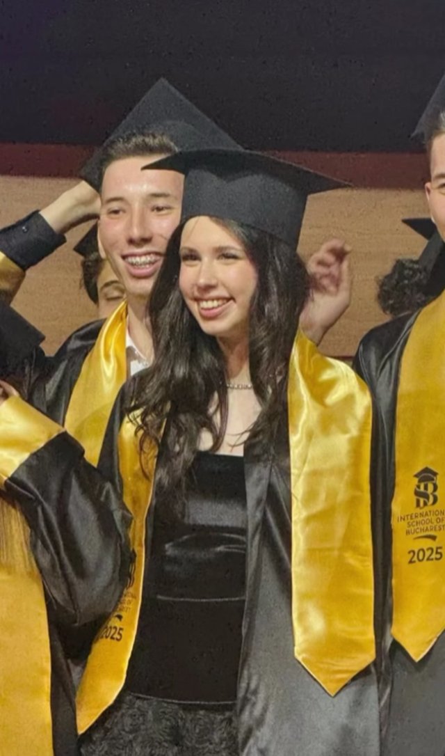 Andreea Marin și Ștefan Bănică, din nou împreună de dragul Violetei. Cum au apărut cei doi la ceremonia de absolvire a fiicei lor, care urmează să plece la facultate în America