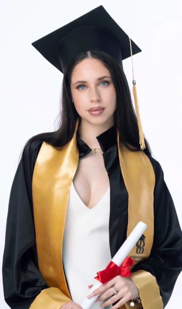 Andreea Marin și Ștefan Bănică, din nou împreună de dragul Violetei. Cum au apărut cei doi la ceremonia de absolvire a fiicei lor. Violeta a terminat liceul
