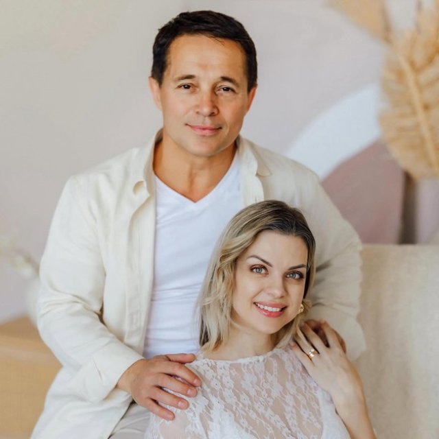 Familia Cârnaț se mărește! Cei doi soți așteaptă al zecelea copil. Au sărbătorit 20 de ani de căsnicie