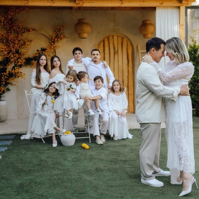 Familia Cârnaț se mărește! Cei doi soți așteaptă al zecelea copil. Nu se tem de viața cu 10 copii