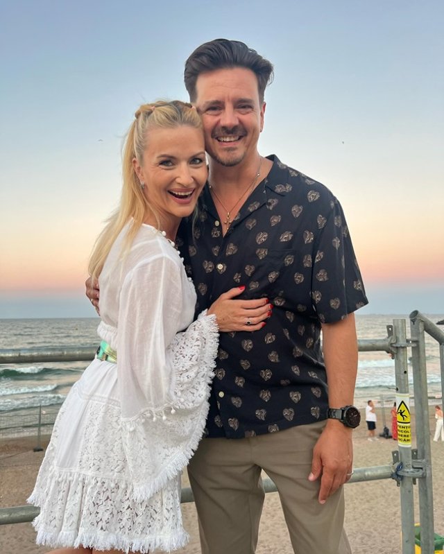 Imagini de colecție de la nunta Elwirei cu Mihai Petre, de acum 17 ani. "Alți noi, naivi, fără experiență". S-au cunoscut pe ringul de dans