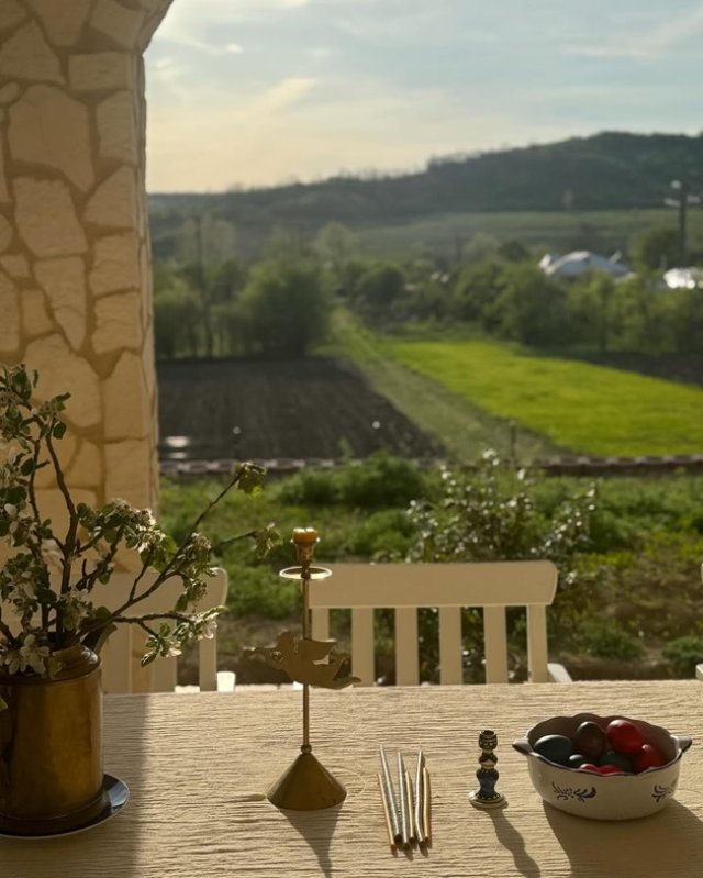 Adela Popescu și Radu Vâlcan au adus Toscana la Șușani. Cum arată casa lor de vacanță de la țară. Seamănă cu un colț din regiunea Toscana din Italia