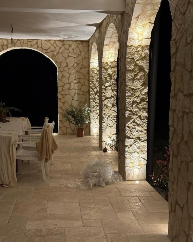 Adela Popescu și Radu Vâlcan au adus Toscana la Șușani. Cum arată casa lor de vacanță de la țară, pe care au început să o construiască în 2023