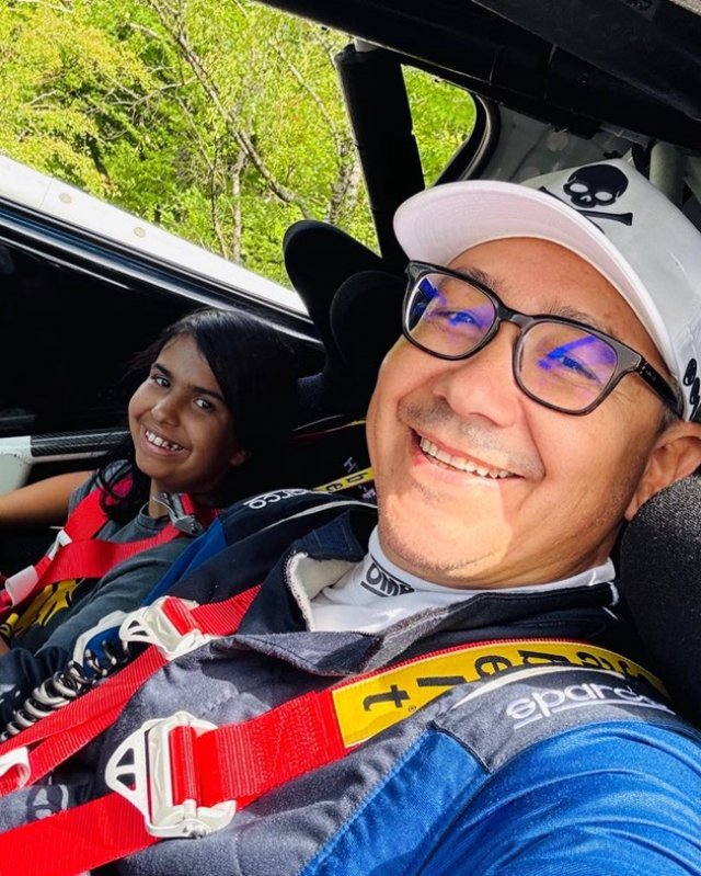 Victor Ponta și Daciana Sârbu, din nou împreună. Cum au fost surprinși la serbarea fiicei lor adoptive, care a intrat în familia lor în 2020